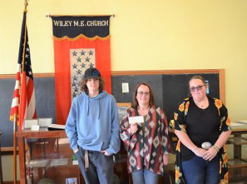 Wiley Rock School Group Receives Donation